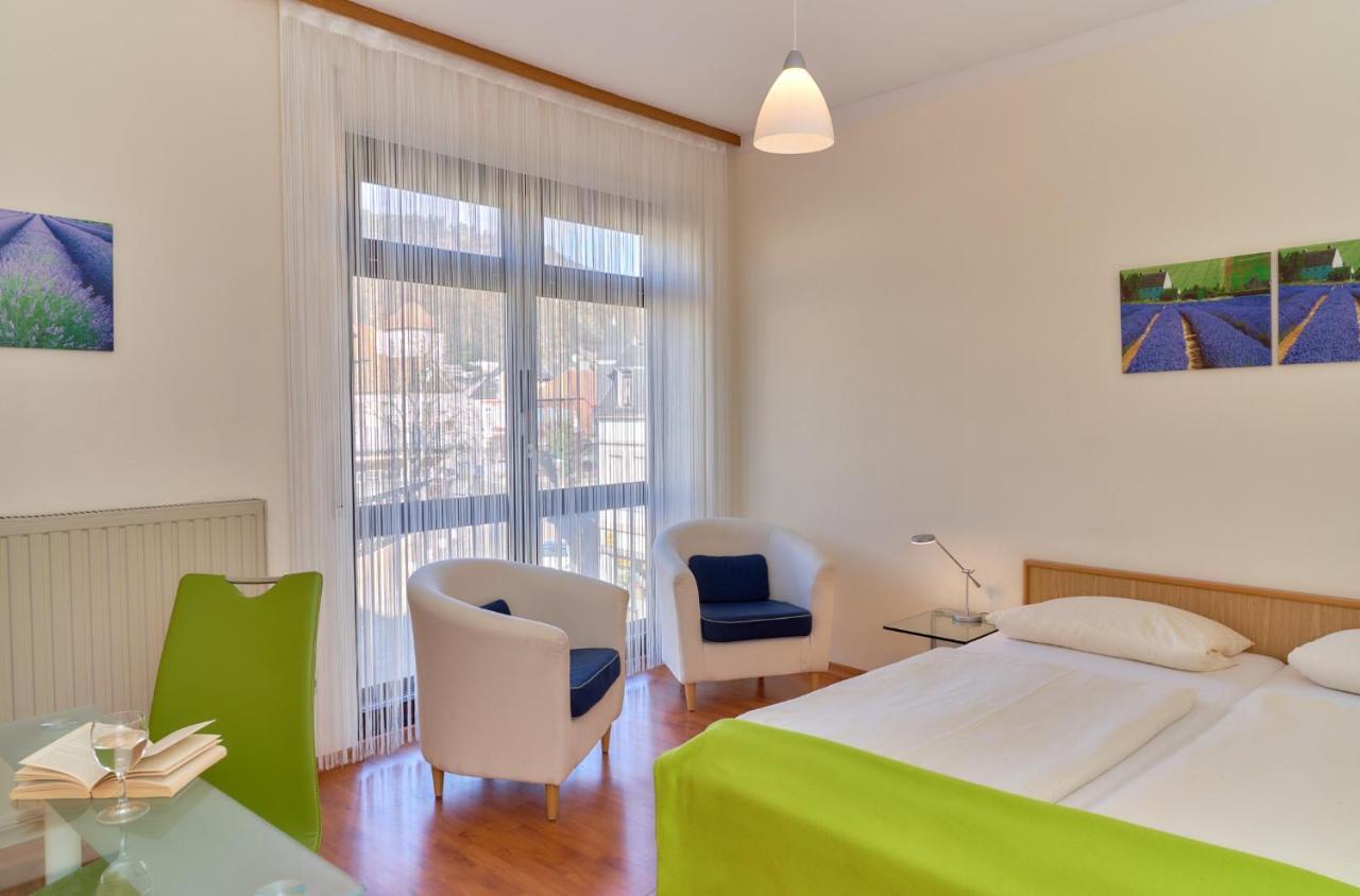Hotel Garni Am Goetheplatz Бад-Мюнстер-на-Штайн-Эбернбурге Экстерьер фото