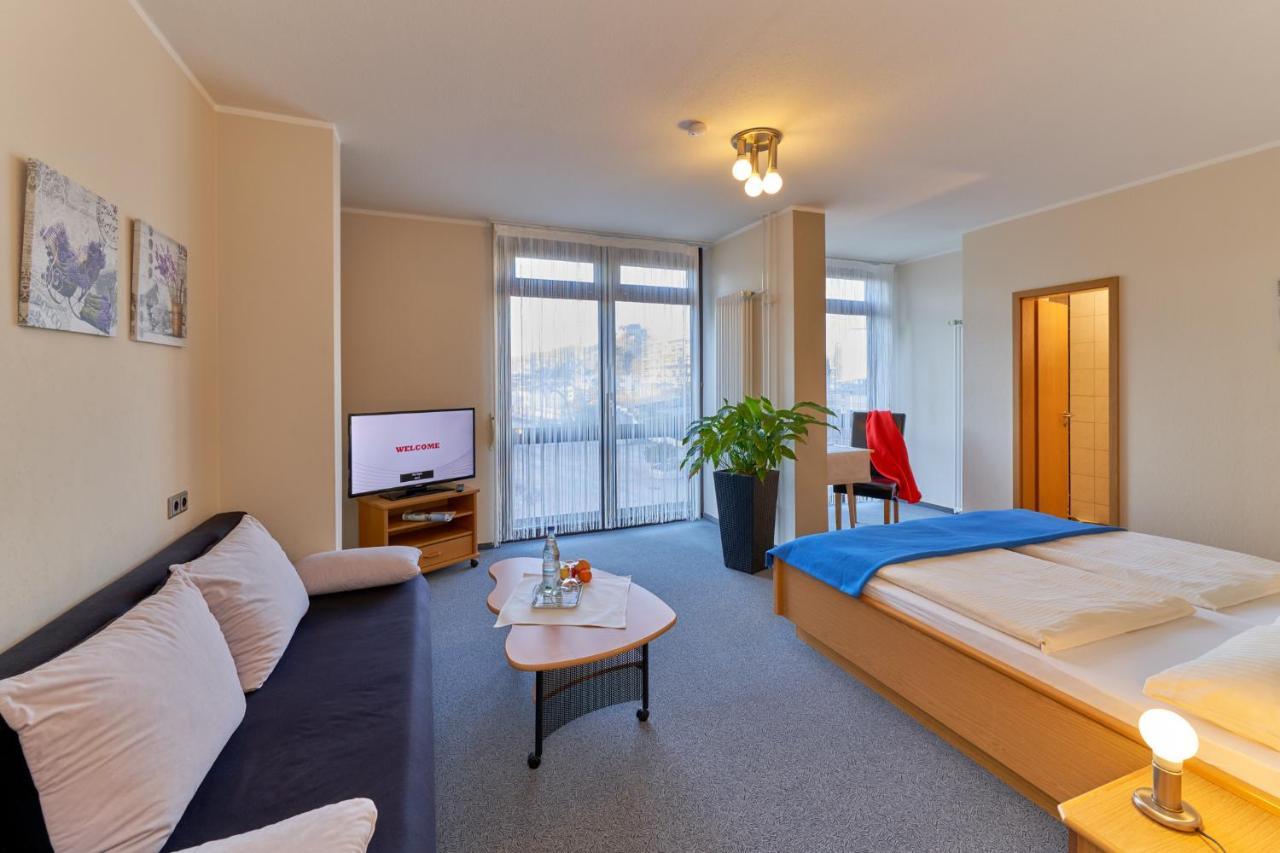 Hotel Garni Am Goetheplatz Бад-Мюнстер-на-Штайн-Эбернбурге Экстерьер фото