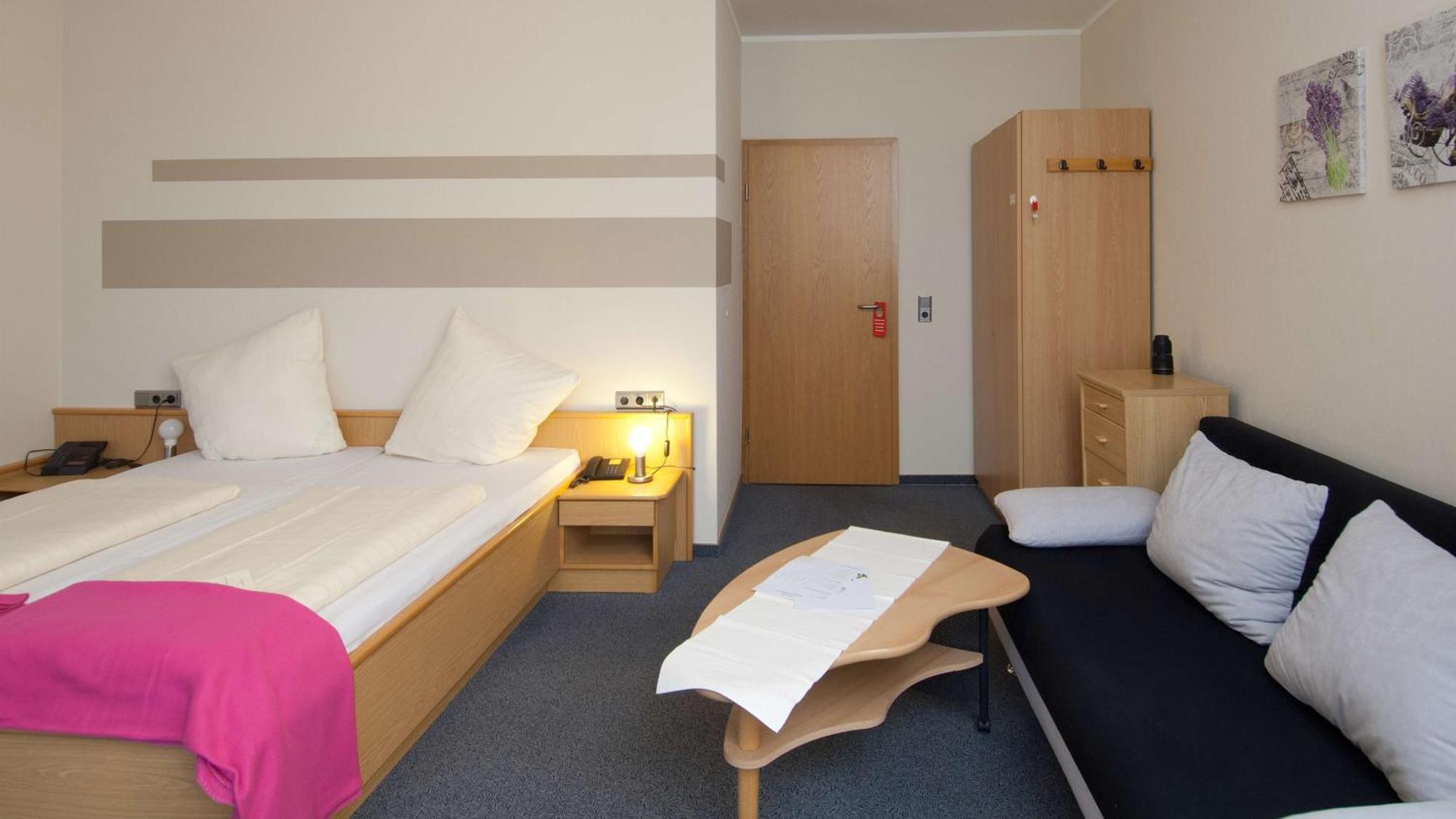 Hotel Garni Am Goetheplatz Бад-Мюнстер-на-Штайн-Эбернбурге Номер фото