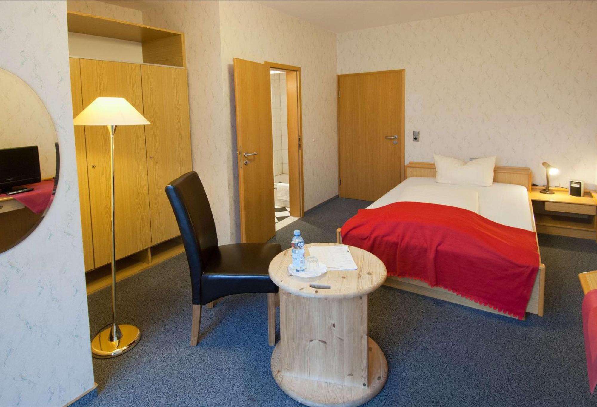 Hotel Garni Am Goetheplatz Бад-Мюнстер-на-Штайн-Эбернбурге Номер фото