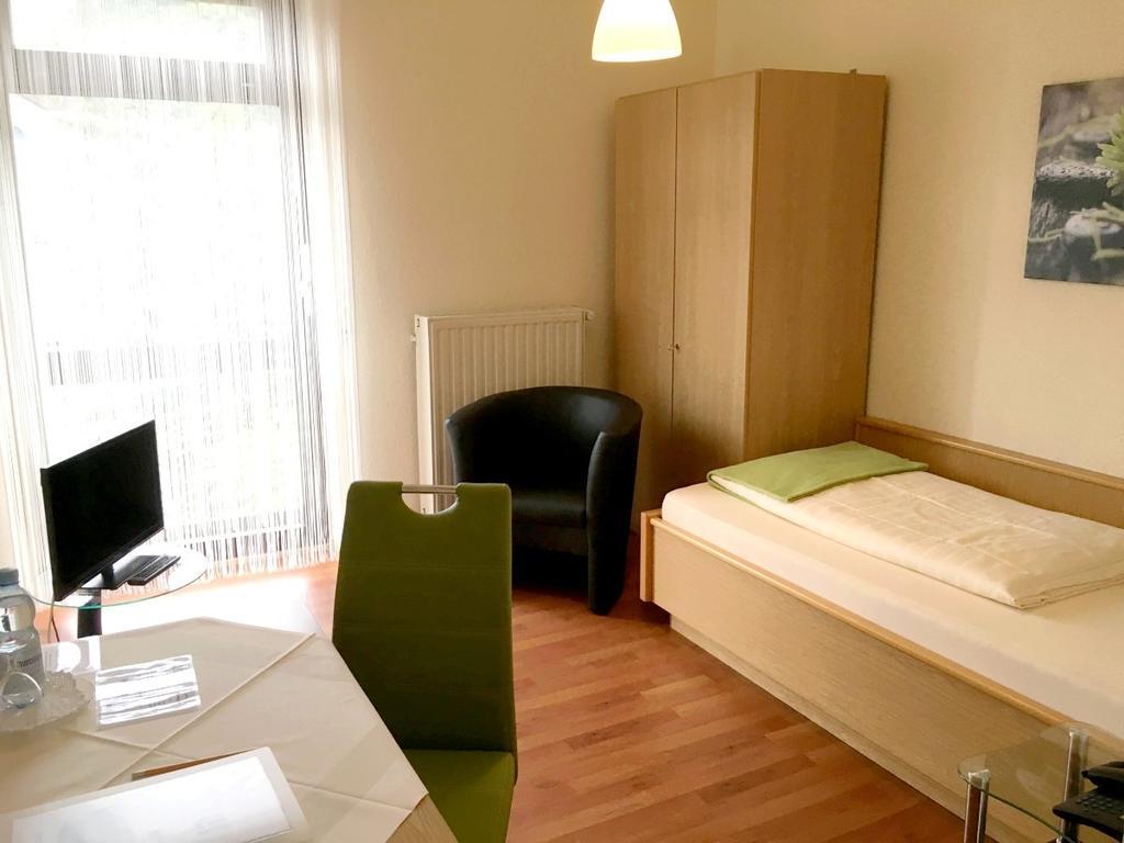 Hotel Garni Am Goetheplatz Бад-Мюнстер-на-Штайн-Эбернбурге Экстерьер фото