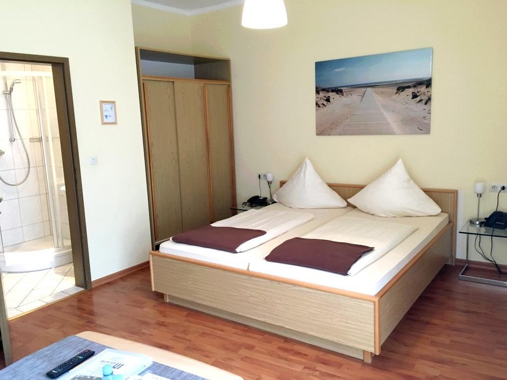 Hotel Garni Am Goetheplatz Бад-Мюнстер-на-Штайн-Эбернбурге Экстерьер фото