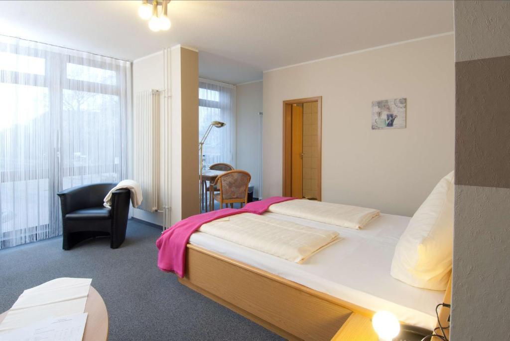 Hotel Garni Am Goetheplatz Бад-Мюнстер-на-Штайн-Эбернбурге Номер фото